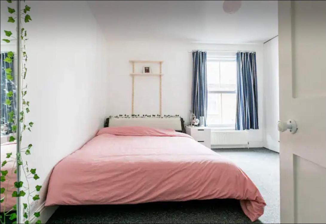 Center Spacious Bedrooms *
