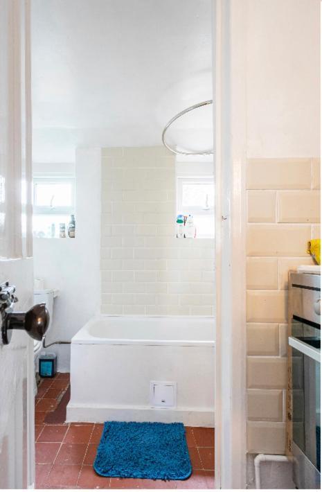 Center Spacious Bedrooms *